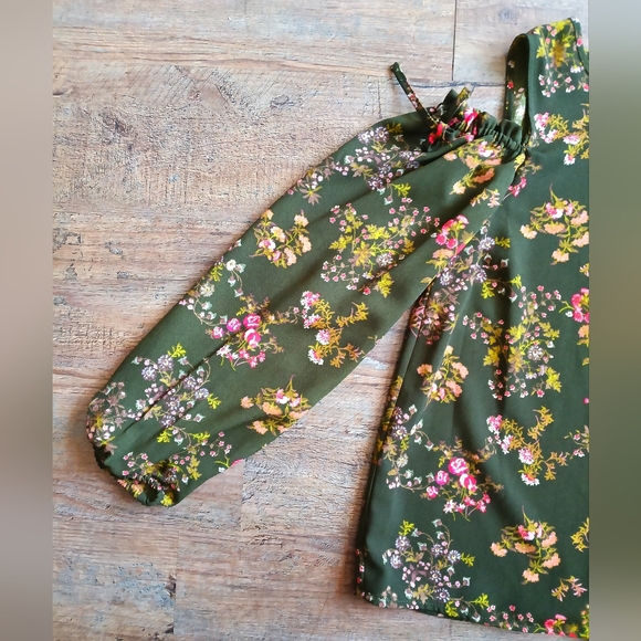 LC Lauren Conrad Cold Shoulder Green & Pink Floral Blouse Size M - Picture 2 of 6
